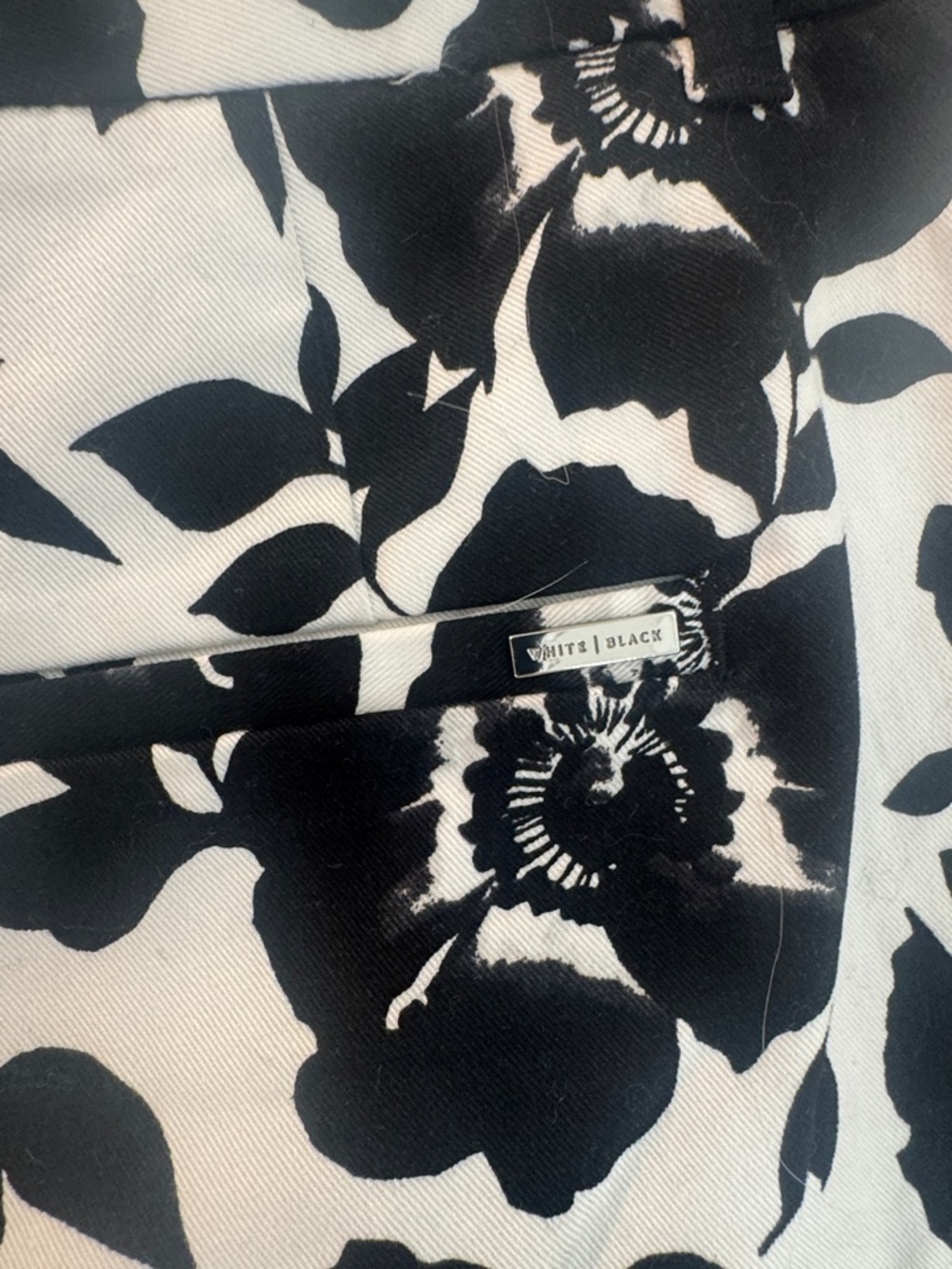 WHBM Mid Rise Floral Print Shorts 2 $68 NWOT Black White Ecru - Picture 8 of 14